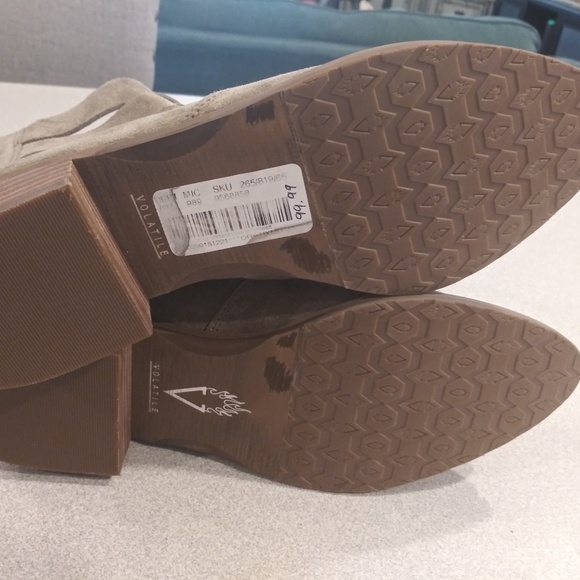 NWT Volatile Taupe Suede Ankle Boot Size 7 - Picture 5 of 6